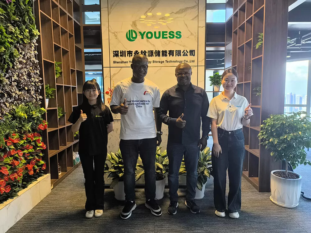 ကျွန်ုပ်တို့၏ ပြင်သစ်ပါတနာ Michel မှ နွေးထွေးစွာ ကြိုဆိုပါသည်။